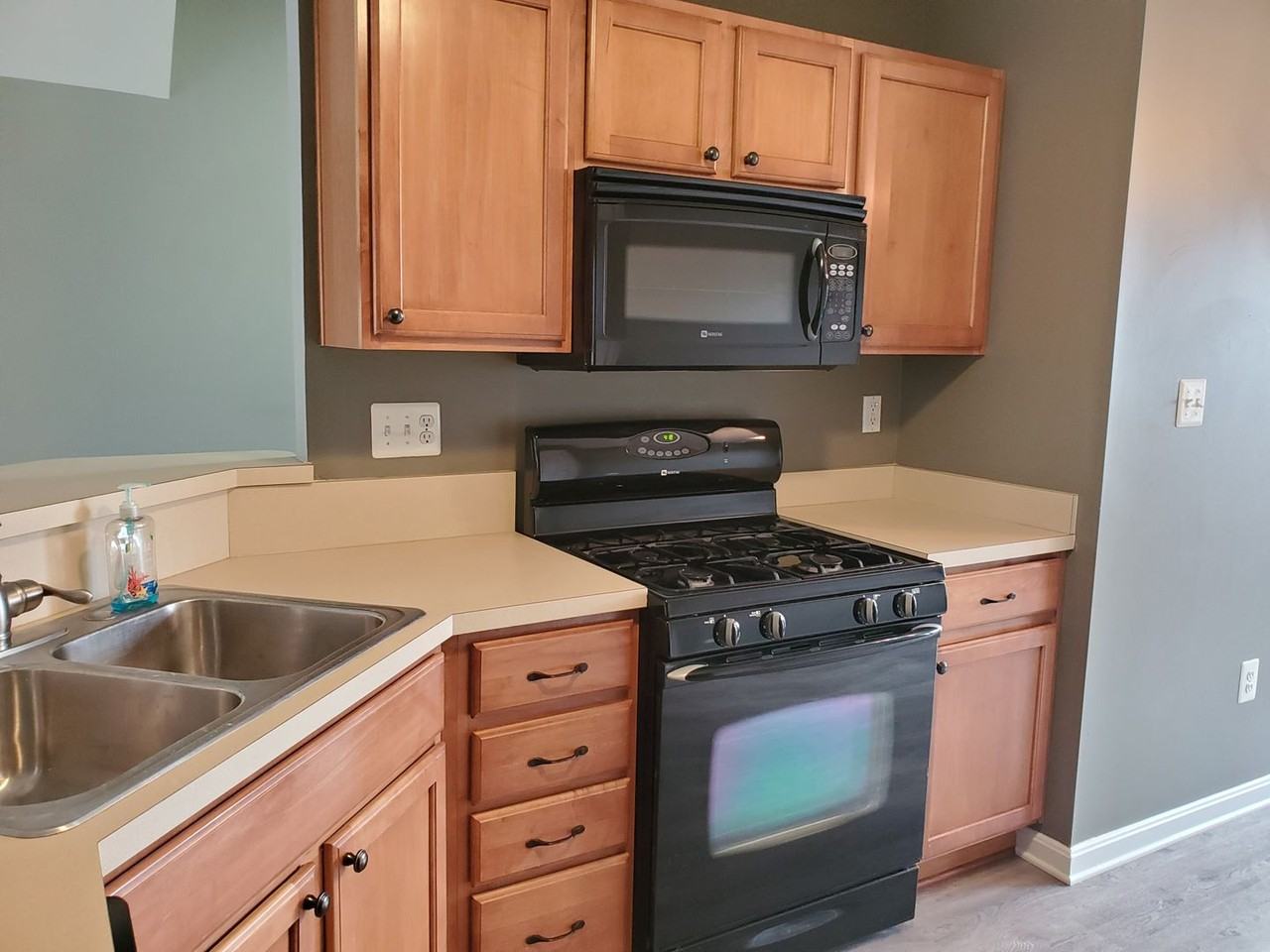 132 Knollwood Rd - Photo 2 of 23