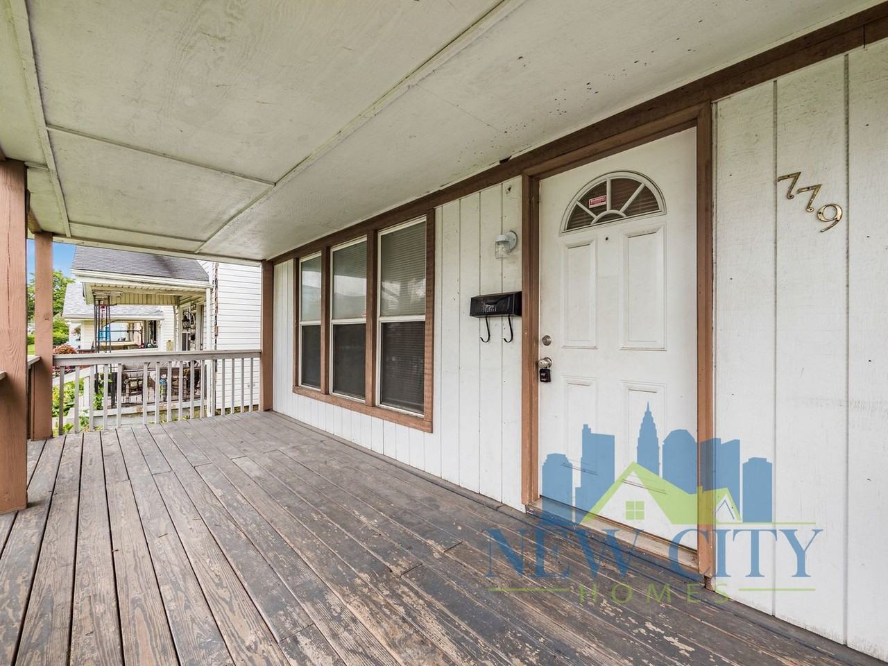 779 E Starr Ave - Photo 2 of 18