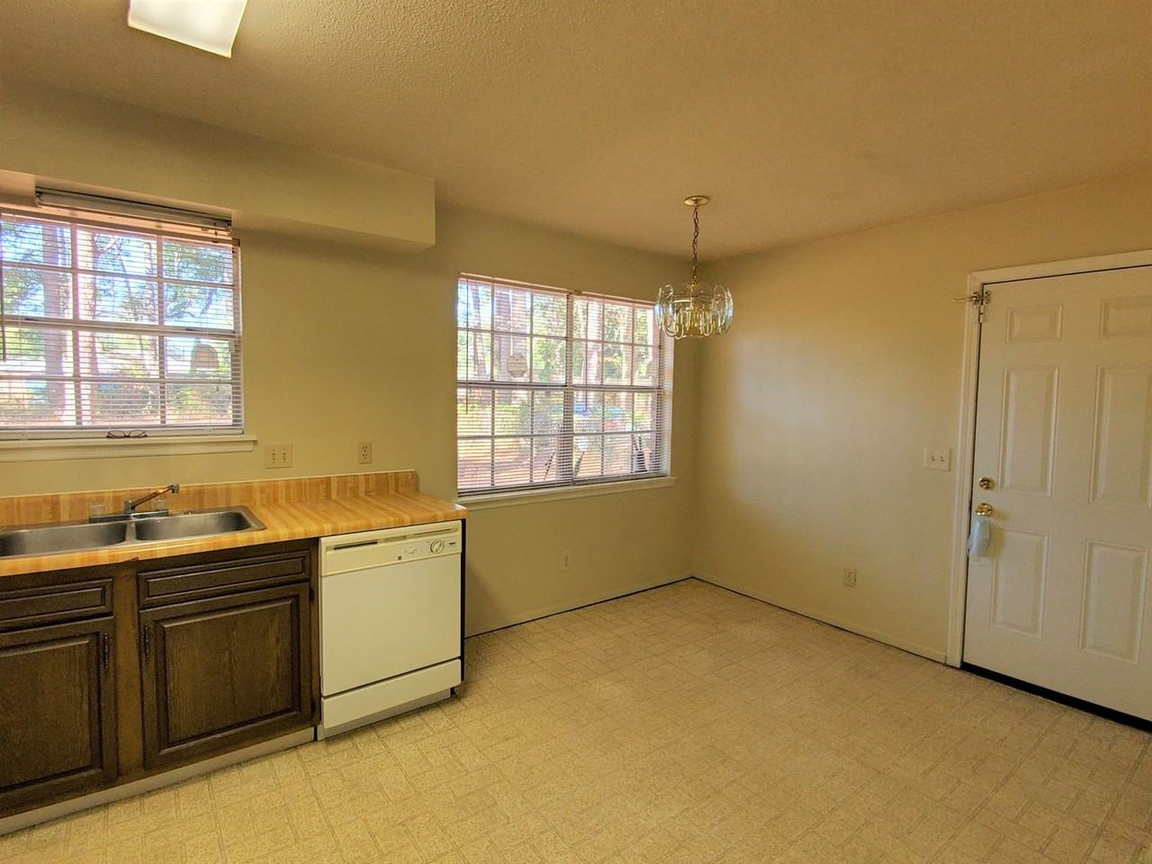 431 Edgewater Rd - Photo 3 of 10