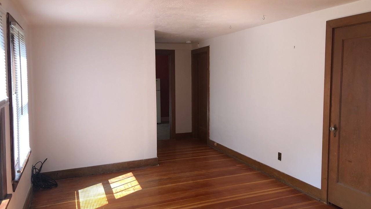 468 Ne Maiden Ln - Photo 3 of 18