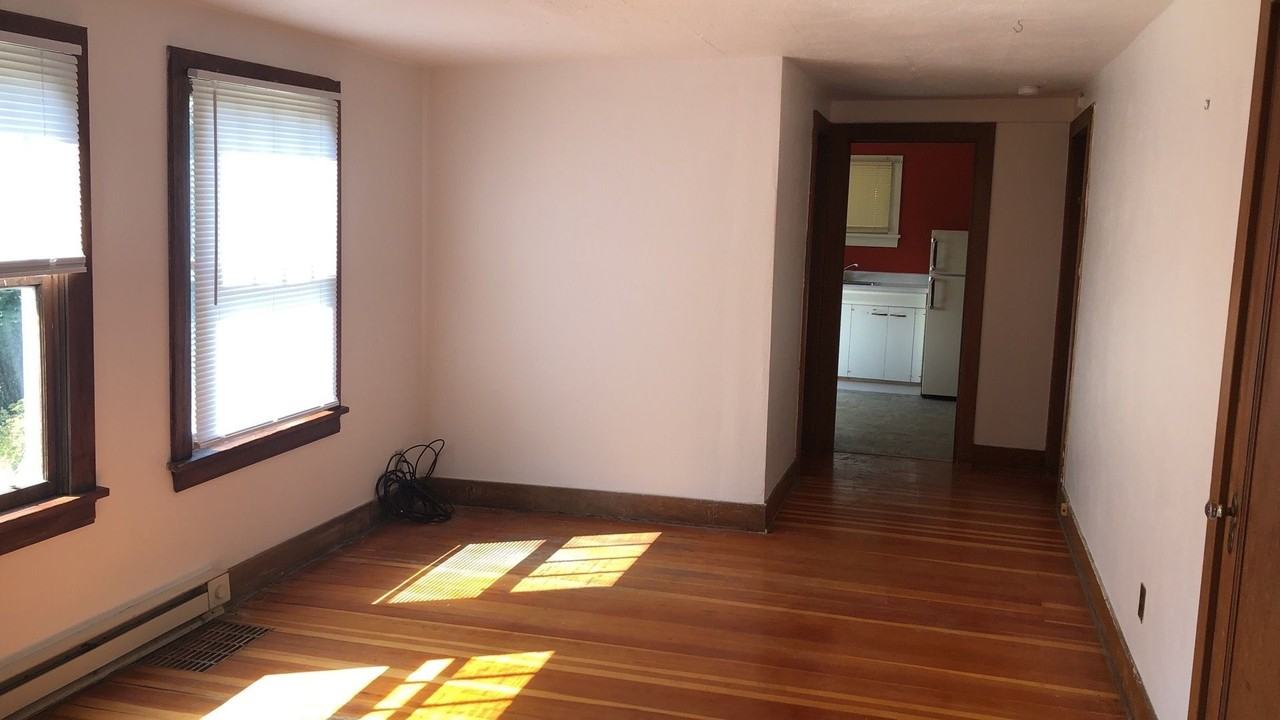 468 Ne Maiden Ln - Photo 4 of 18