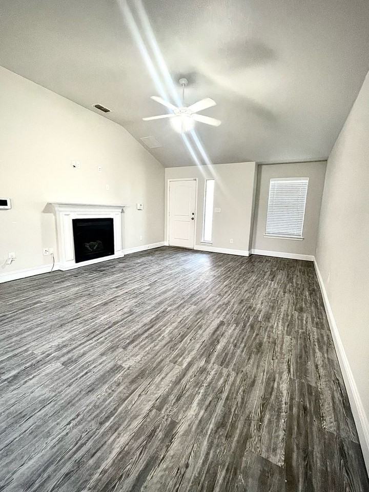 5515 110th St - Photo 3 of 11