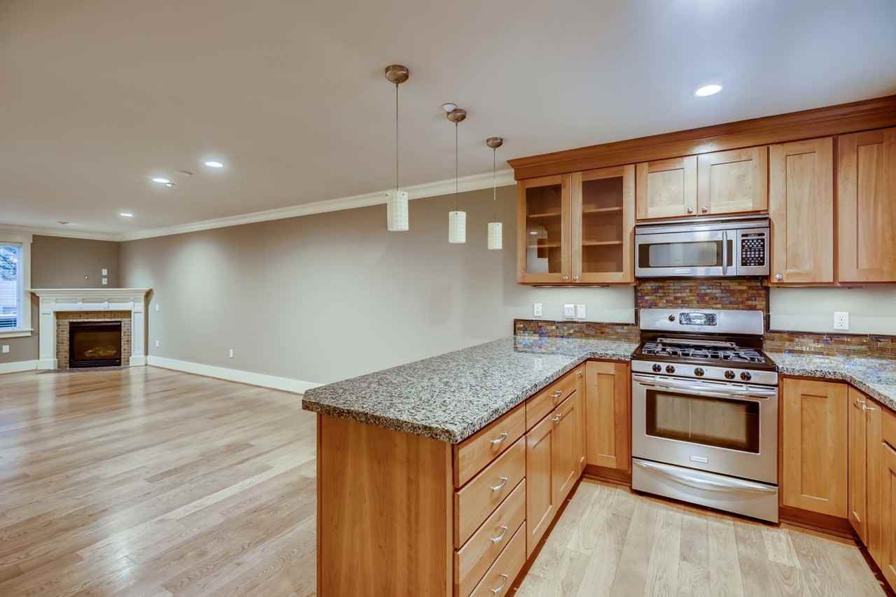 1108 Taylor Ave N - Photo 5 of 11