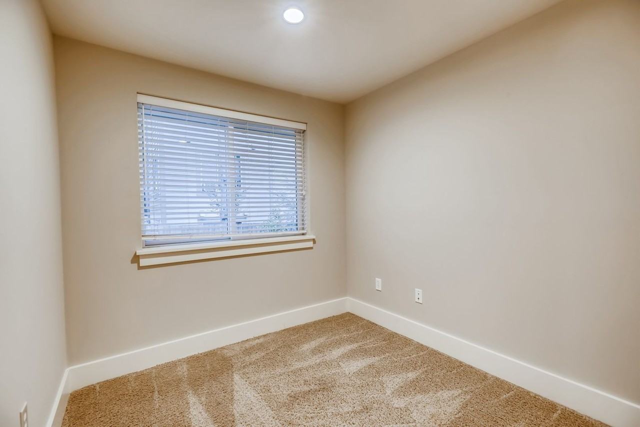 1108 Taylor Ave N - Photo 6 of 11