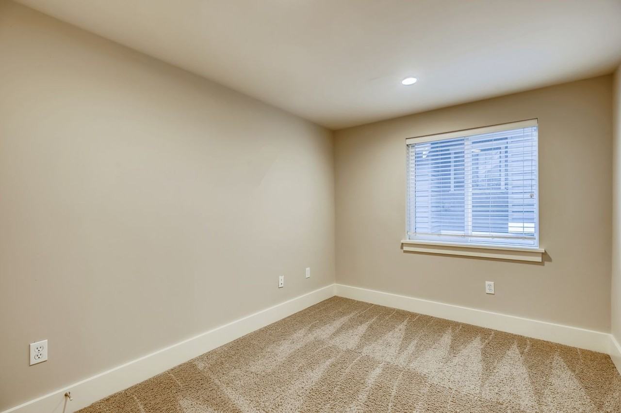 1108 Taylor Ave N - Photo 7 of 11