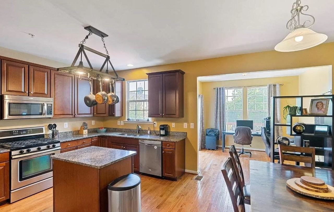 629 Cawley Dr - Photo 6 of 36