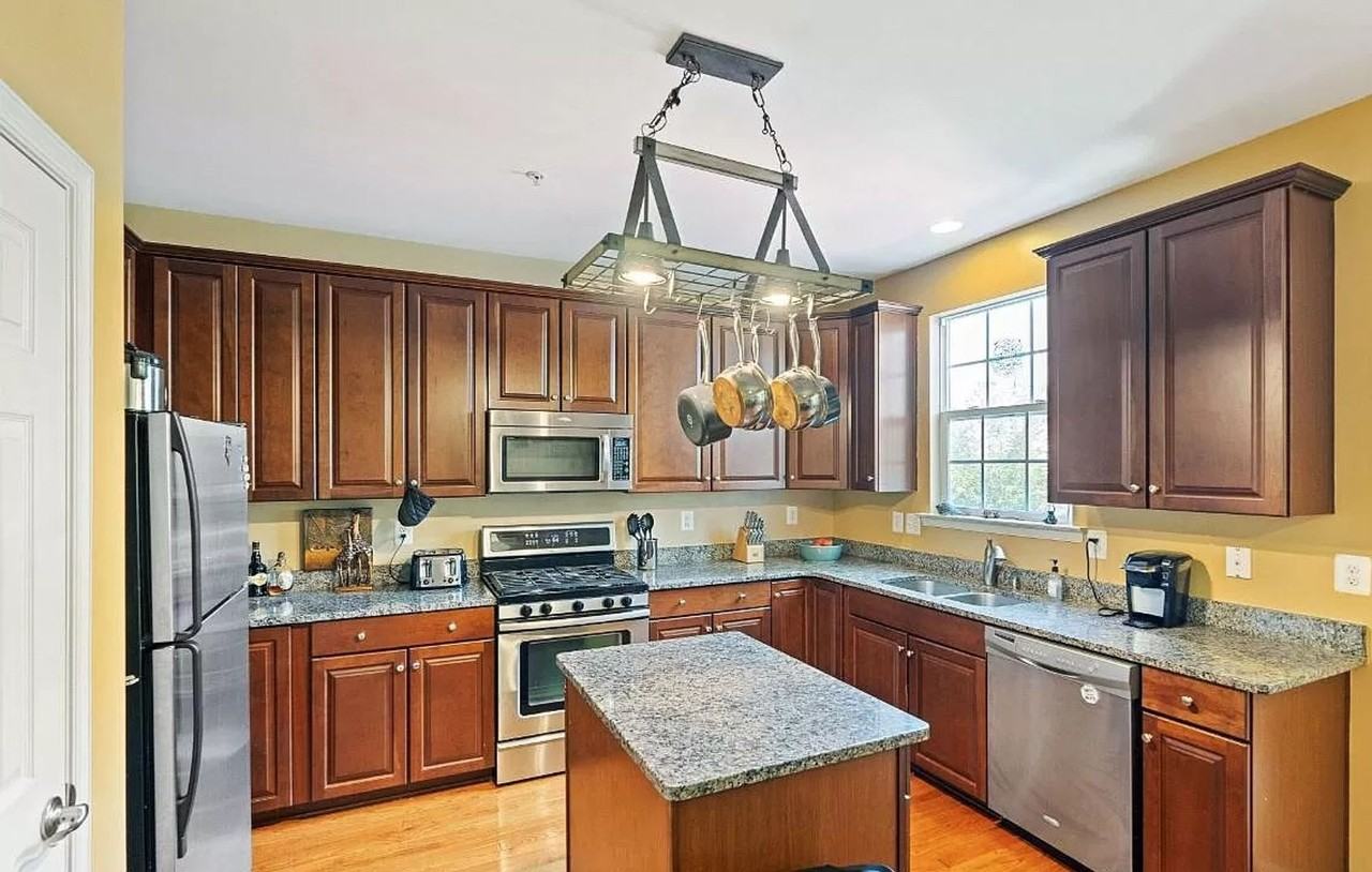 629 Cawley Dr - Photo 7 of 36