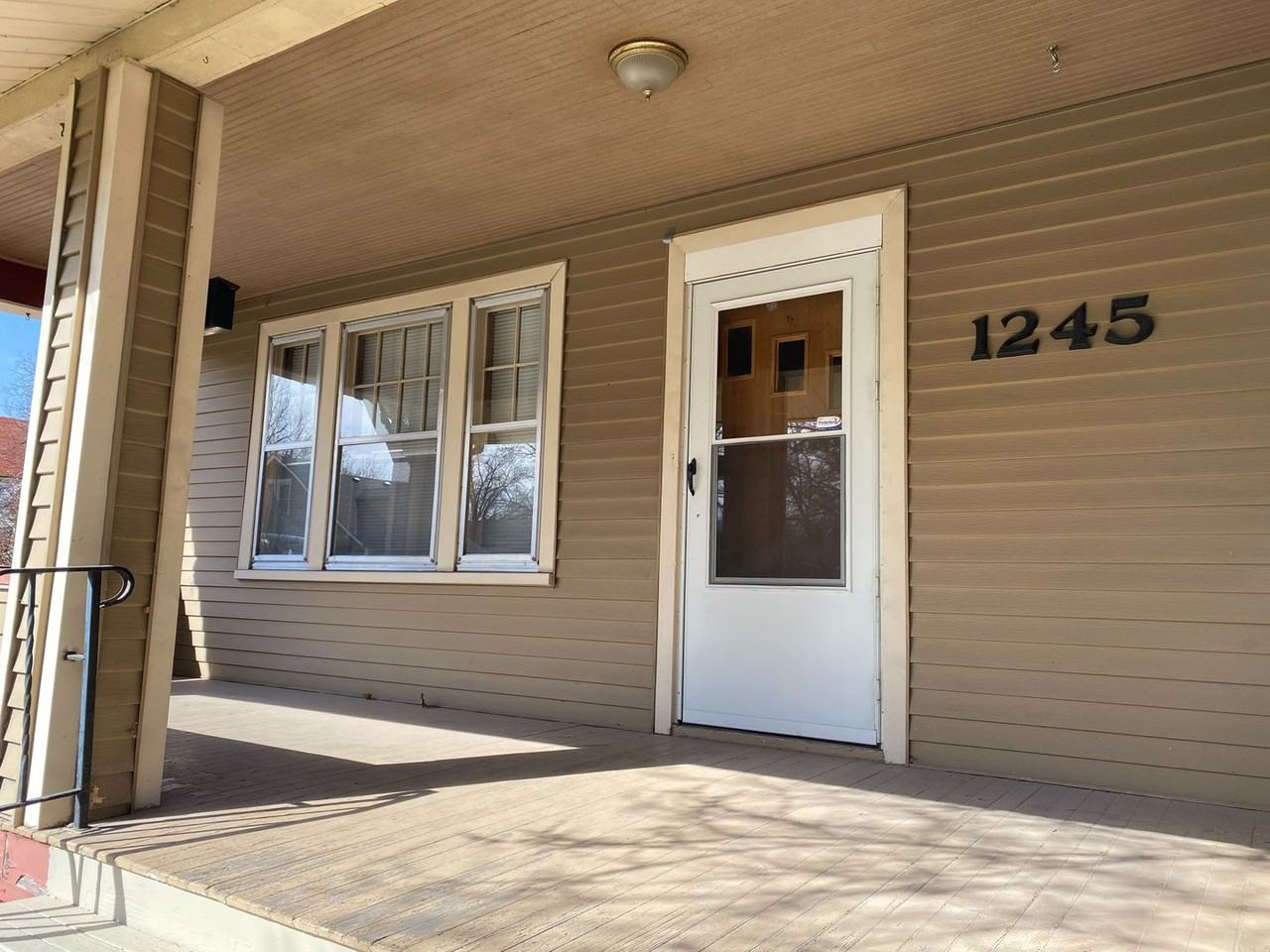 1245 Sw Boswell Ave - Photo 2 of 14