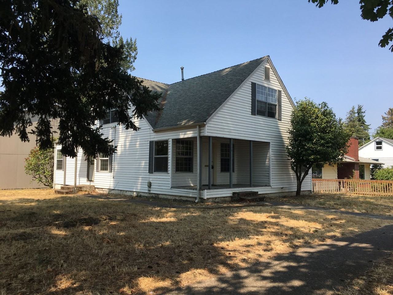 2288 Hilyard St - Photo 2 of 30