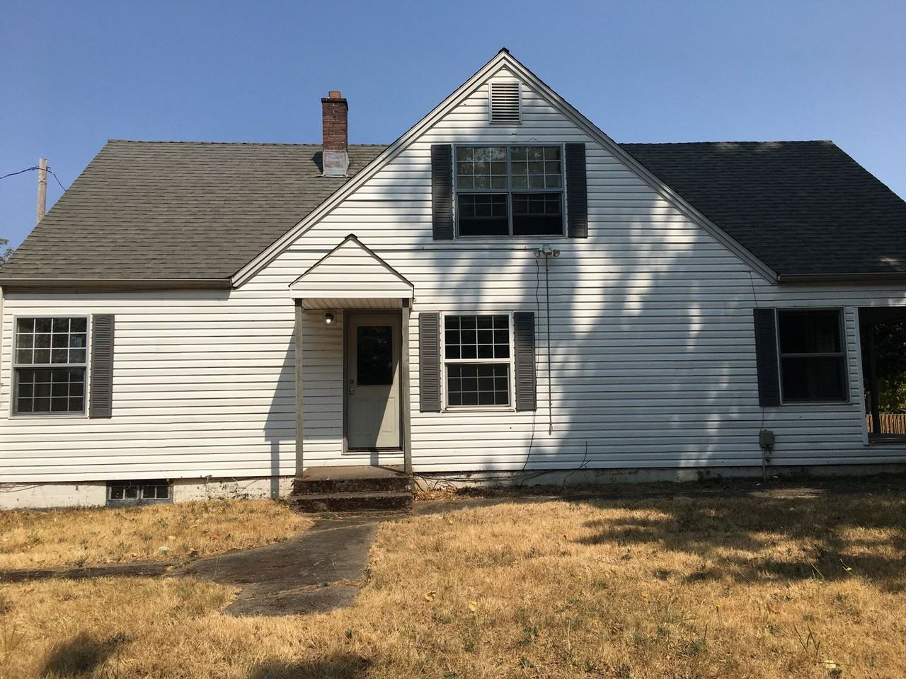 2288 Hilyard St - Photo 3 of 30
