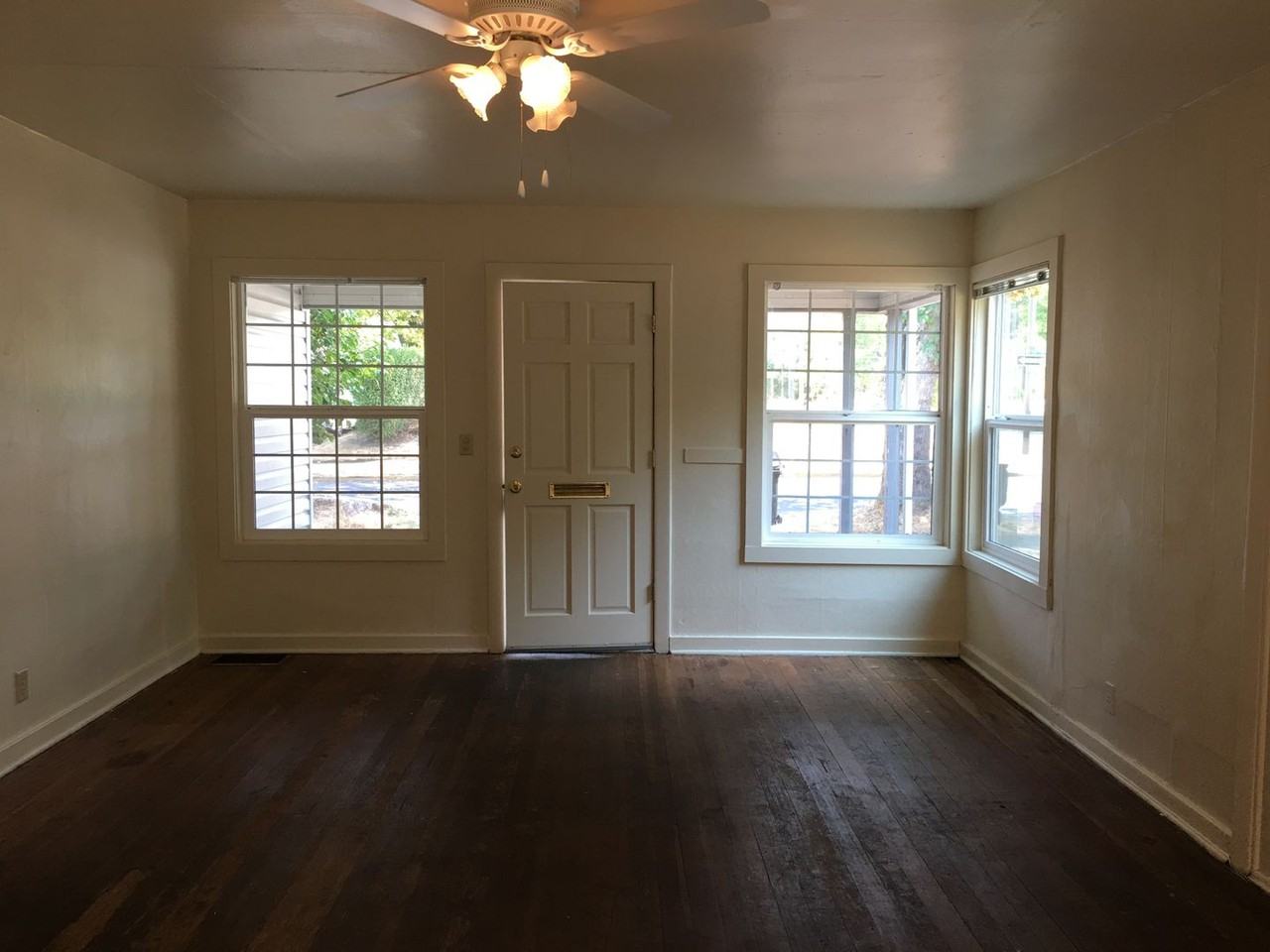 2288 Hilyard St - Photo 4 of 30