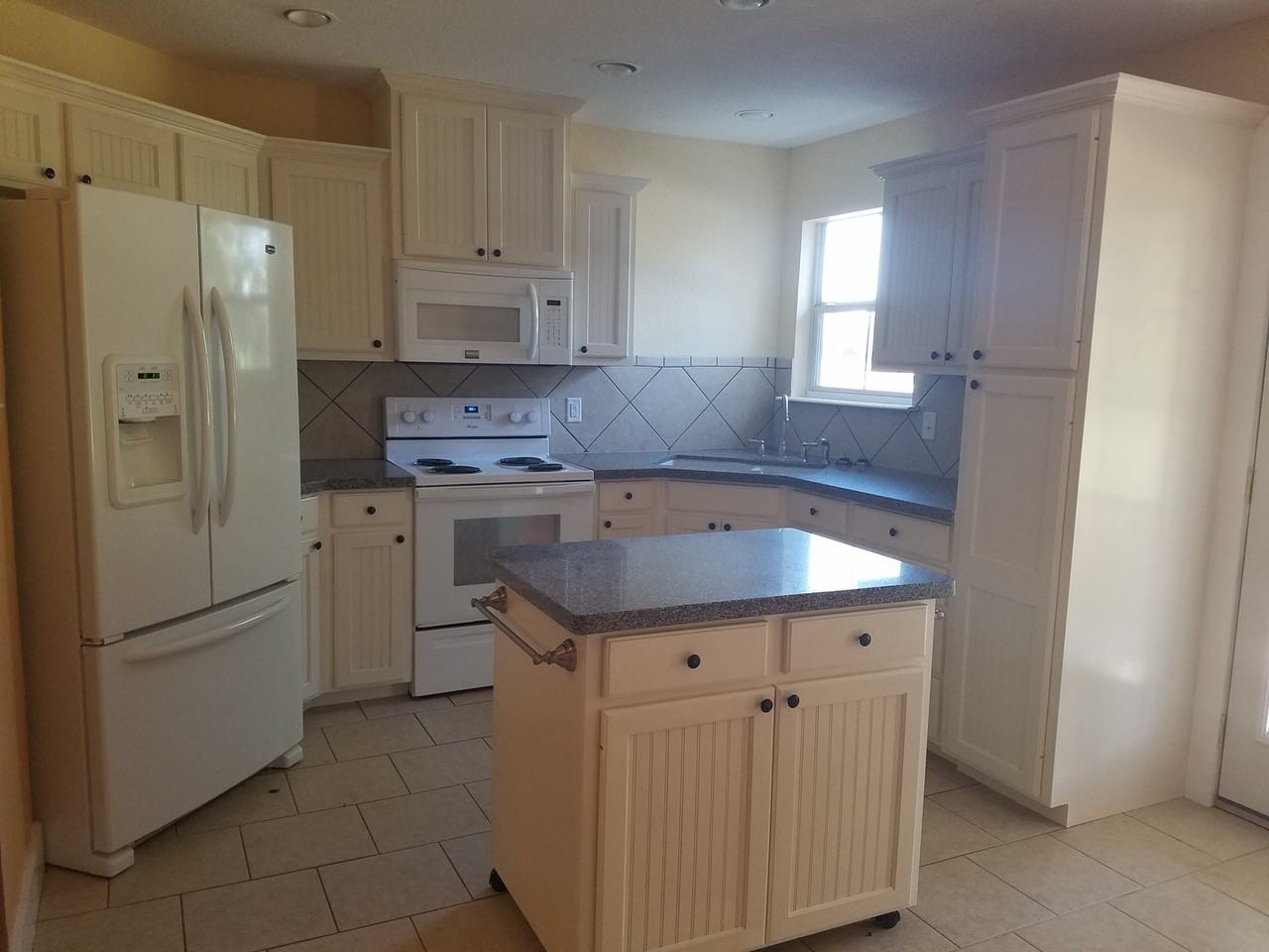 1249 Lacy Dr - Photo 2 of 6