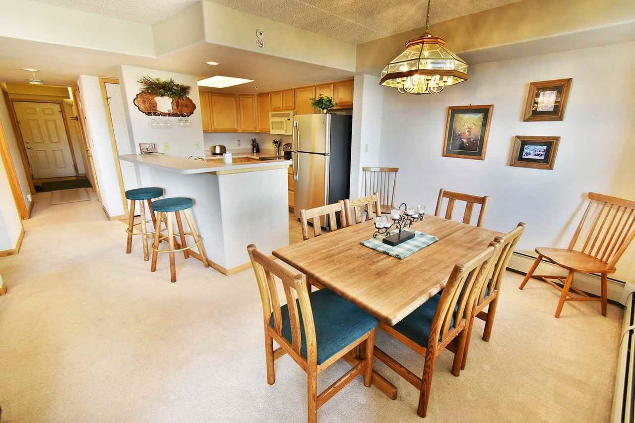 980 Lakepoint Dr #208 - Photo 7 of 29