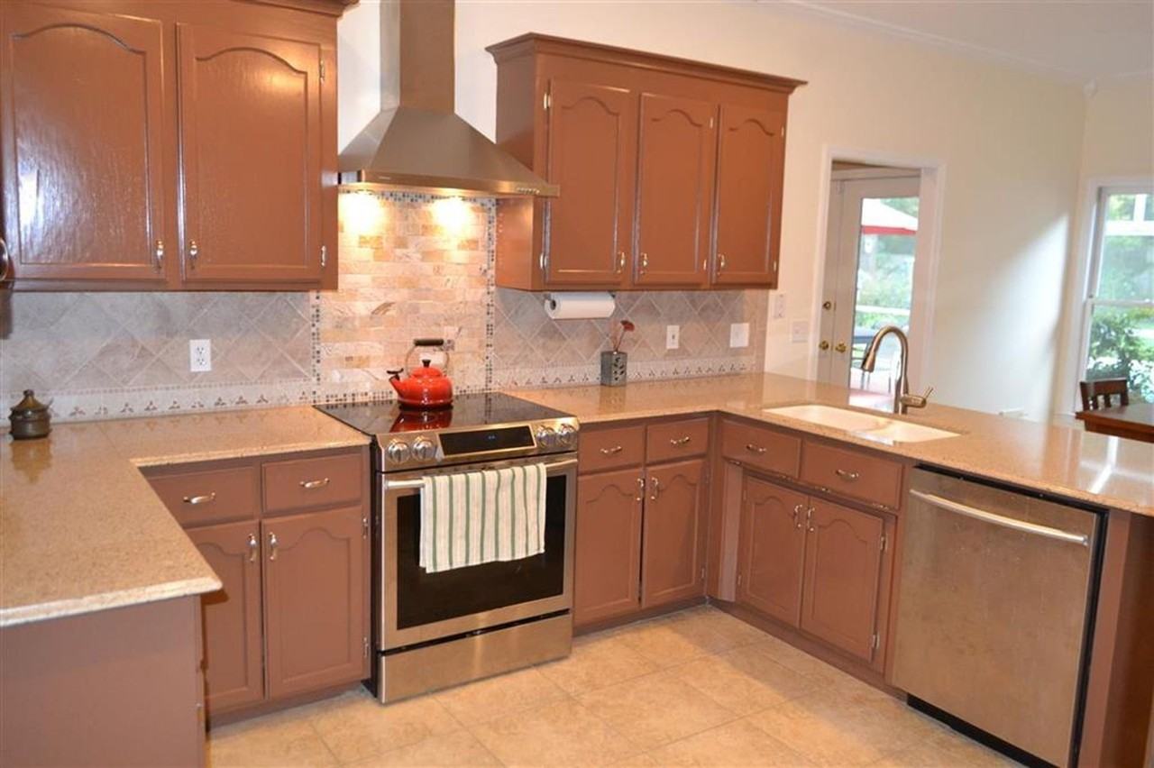 210 S Oak Ridge Dr - Photo 2 of 14