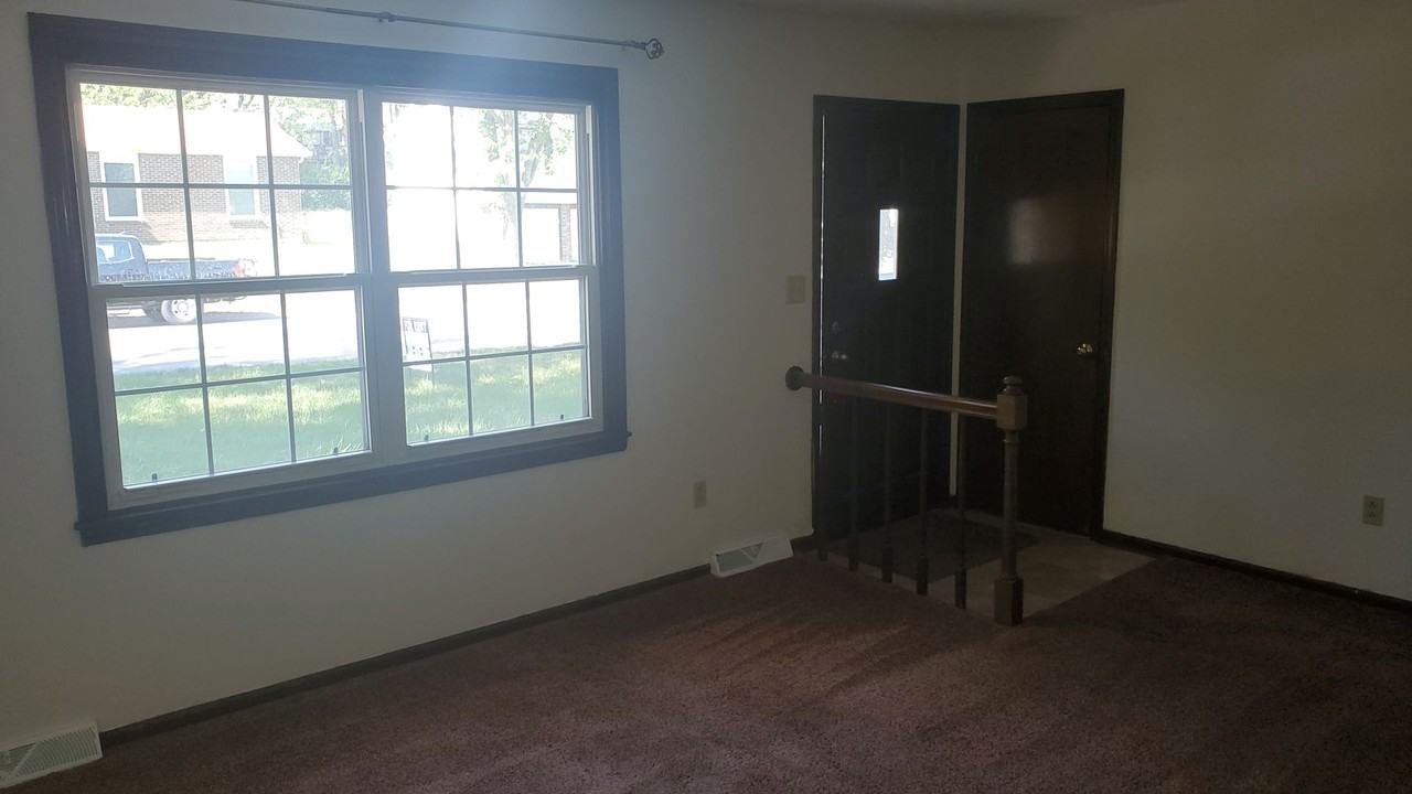 1214 S El Chaparral Ave - Photo 3 of 21