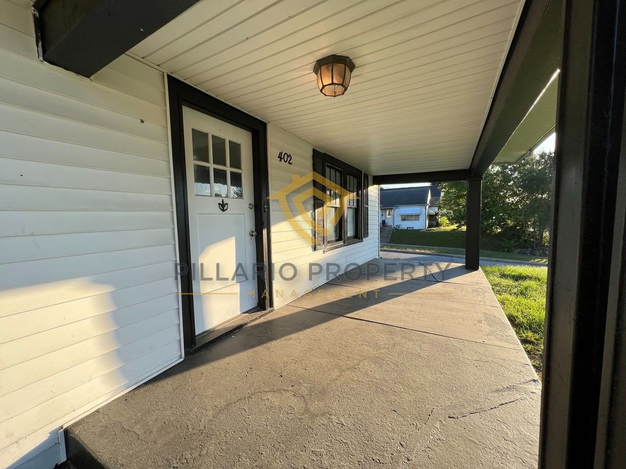 402 W 38th St - Photo 2 of 22