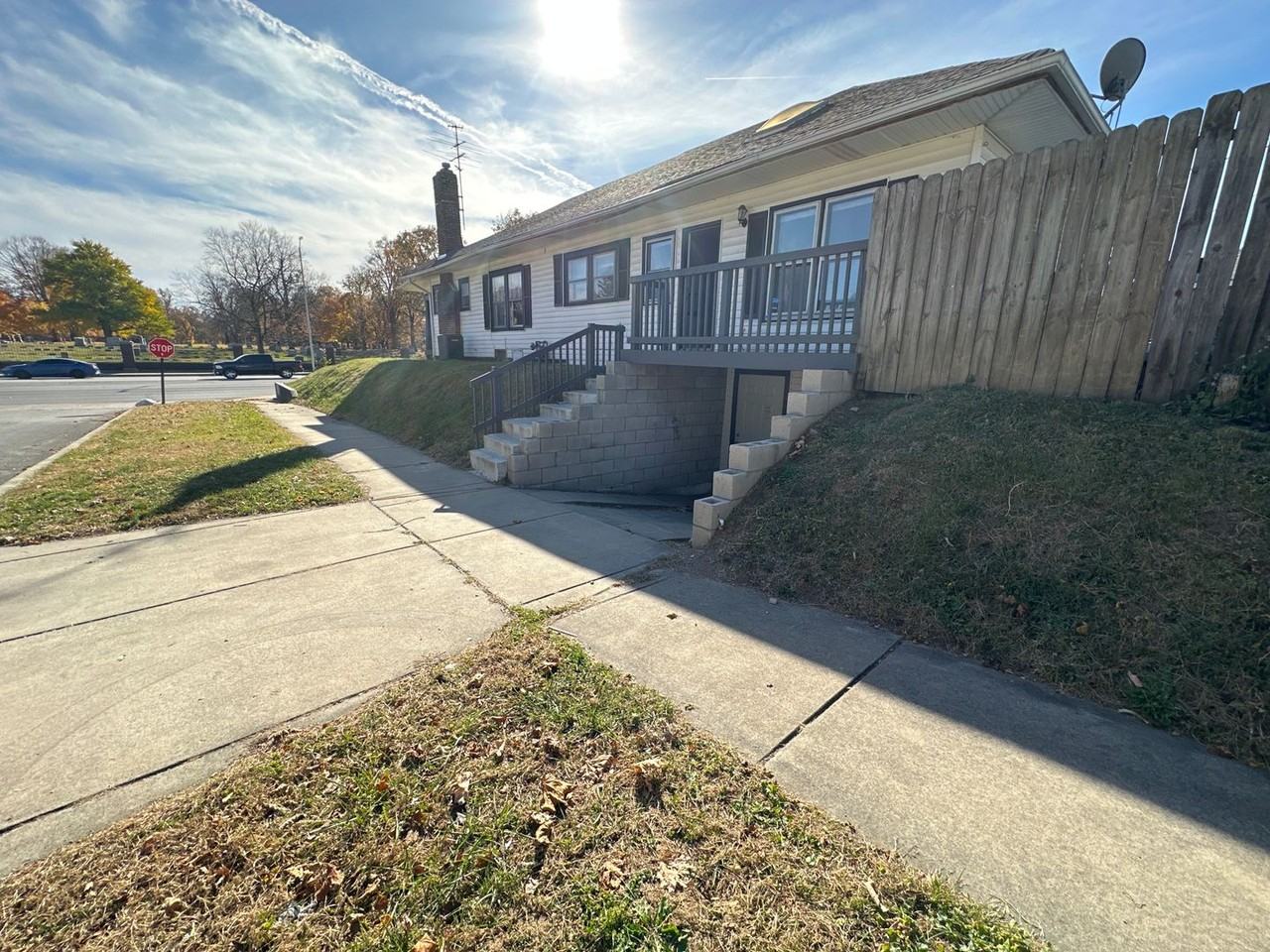 402 W 38th St - Photo 3 of 22