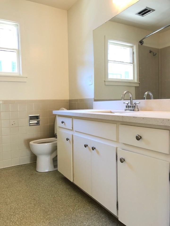 5040 16th Ave Ne - Photo 5 of 13