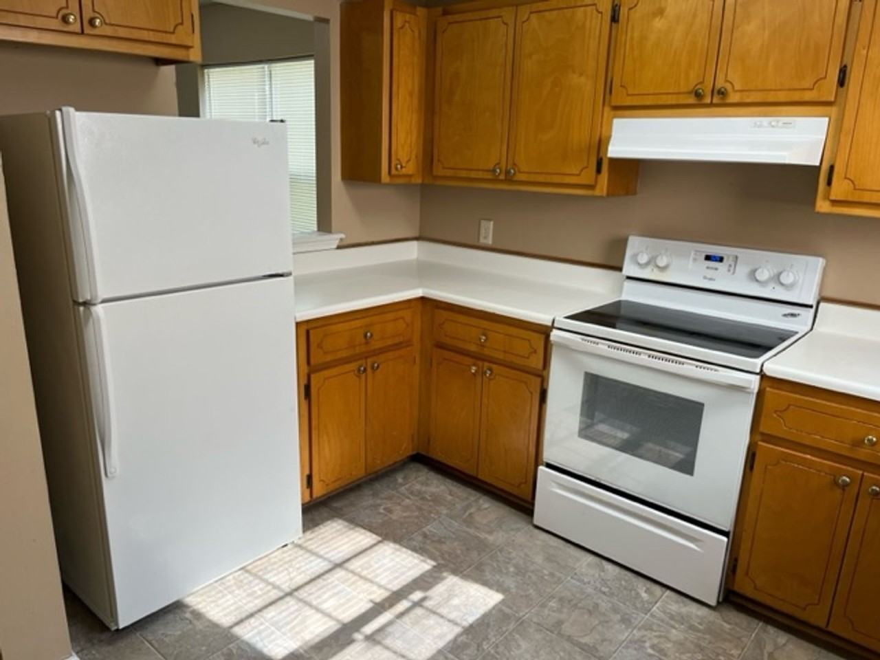 335 Brookfield Rd - Photo 3 of 11