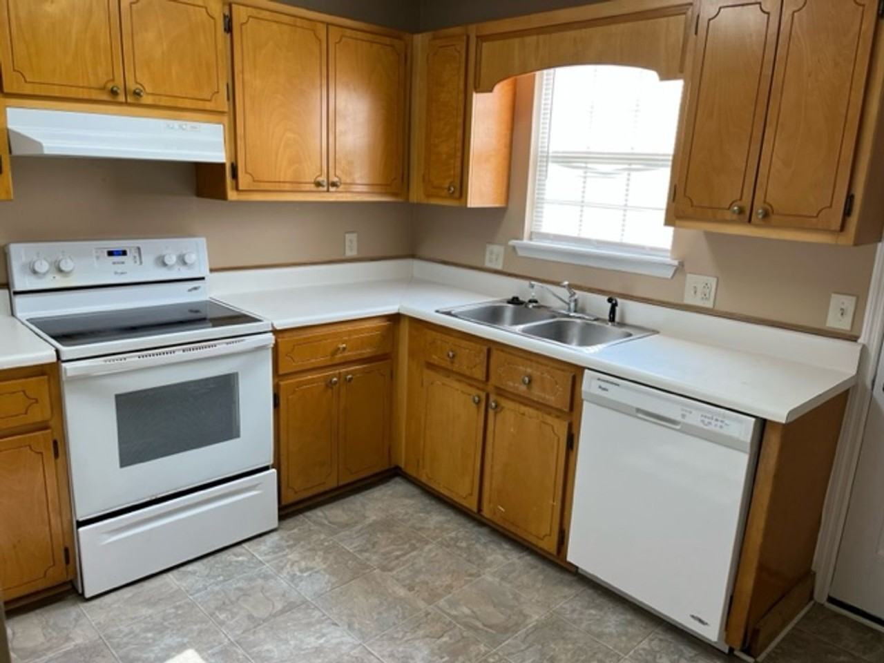 335 Brookfield Rd - Photo 4 of 11
