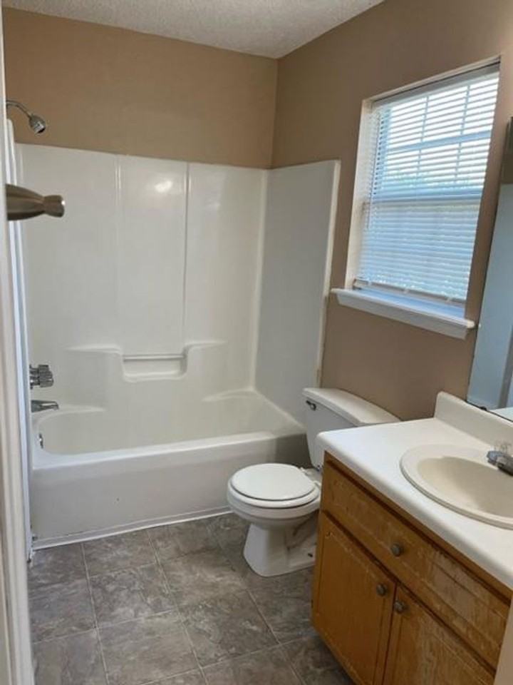 335 Brookfield Rd - Photo 6 of 11