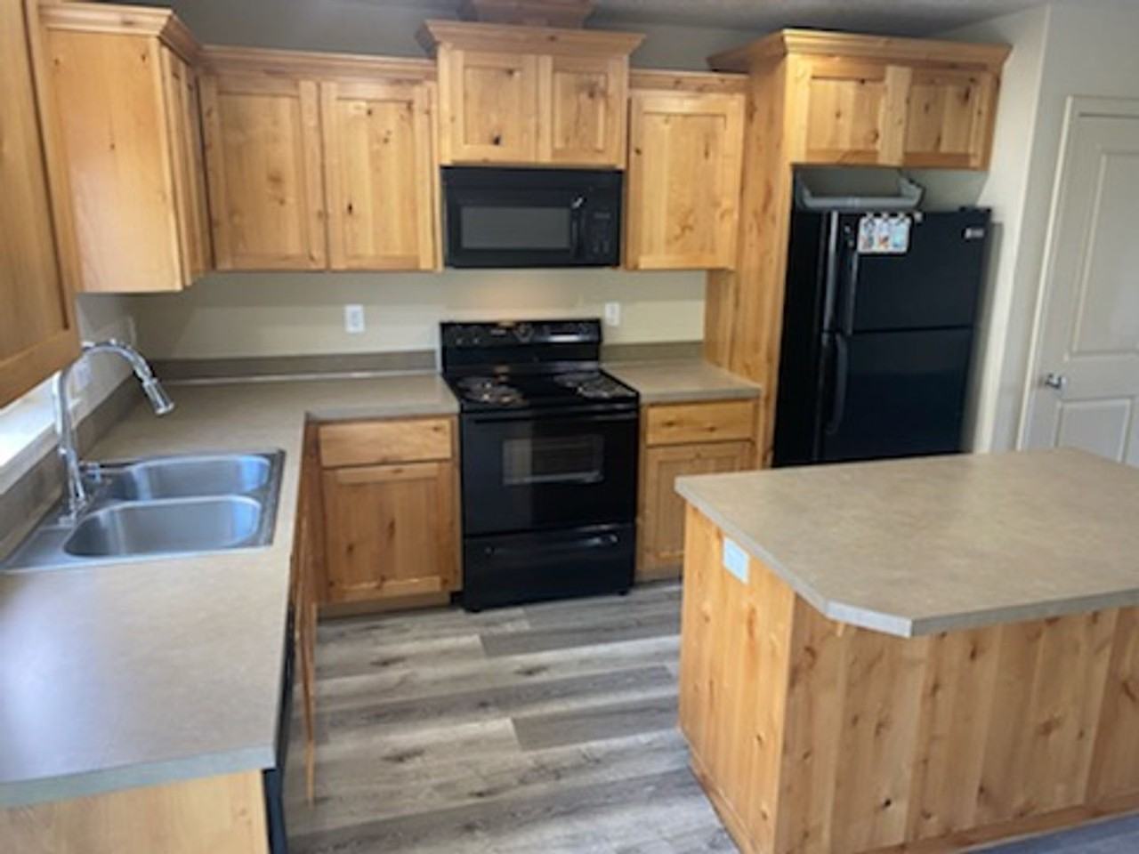 614 Ne 2nd St - Photo 2 of 18