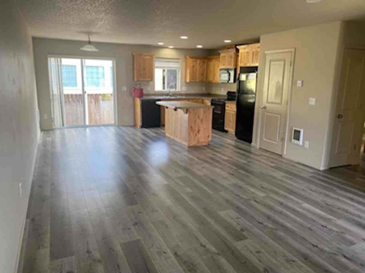 614 Ne 2nd St - Photo 3 of 18