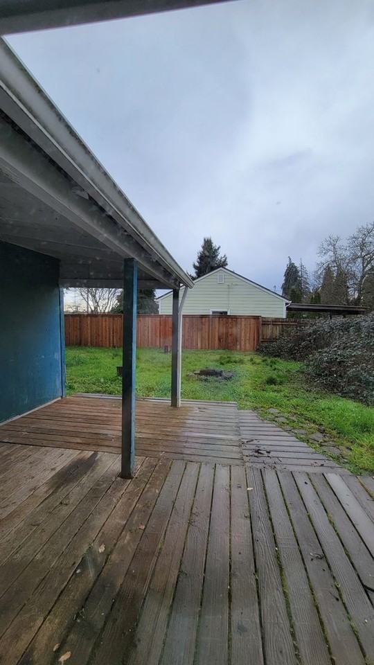 244 Se Sheridan Rd - Photo 3 of 26