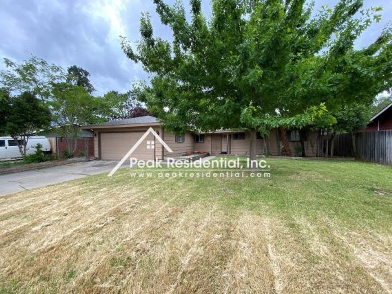 5560 Eastridge Dr - Photo 2 of 21