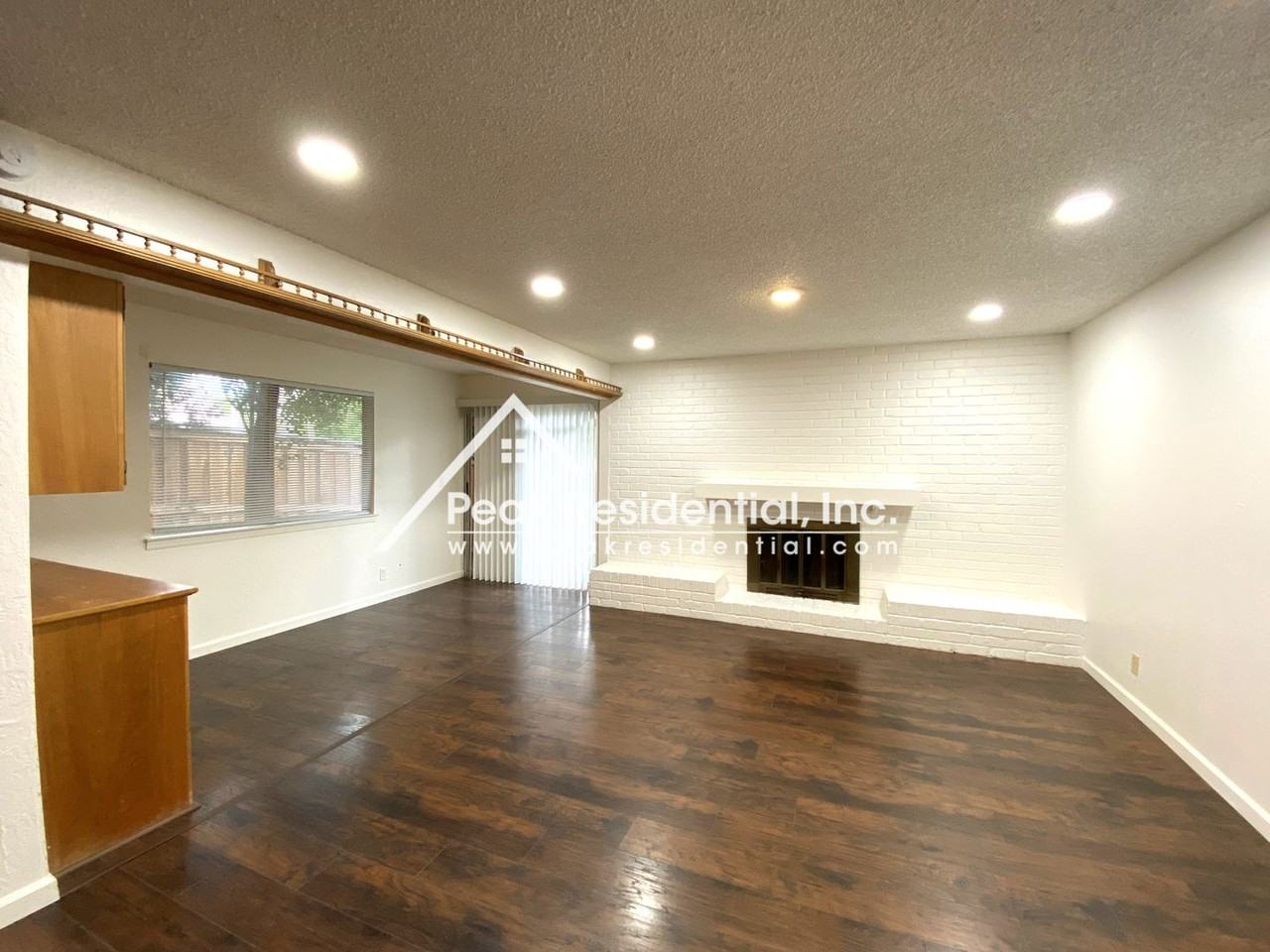 5560 Eastridge Dr - Photo 4 of 21