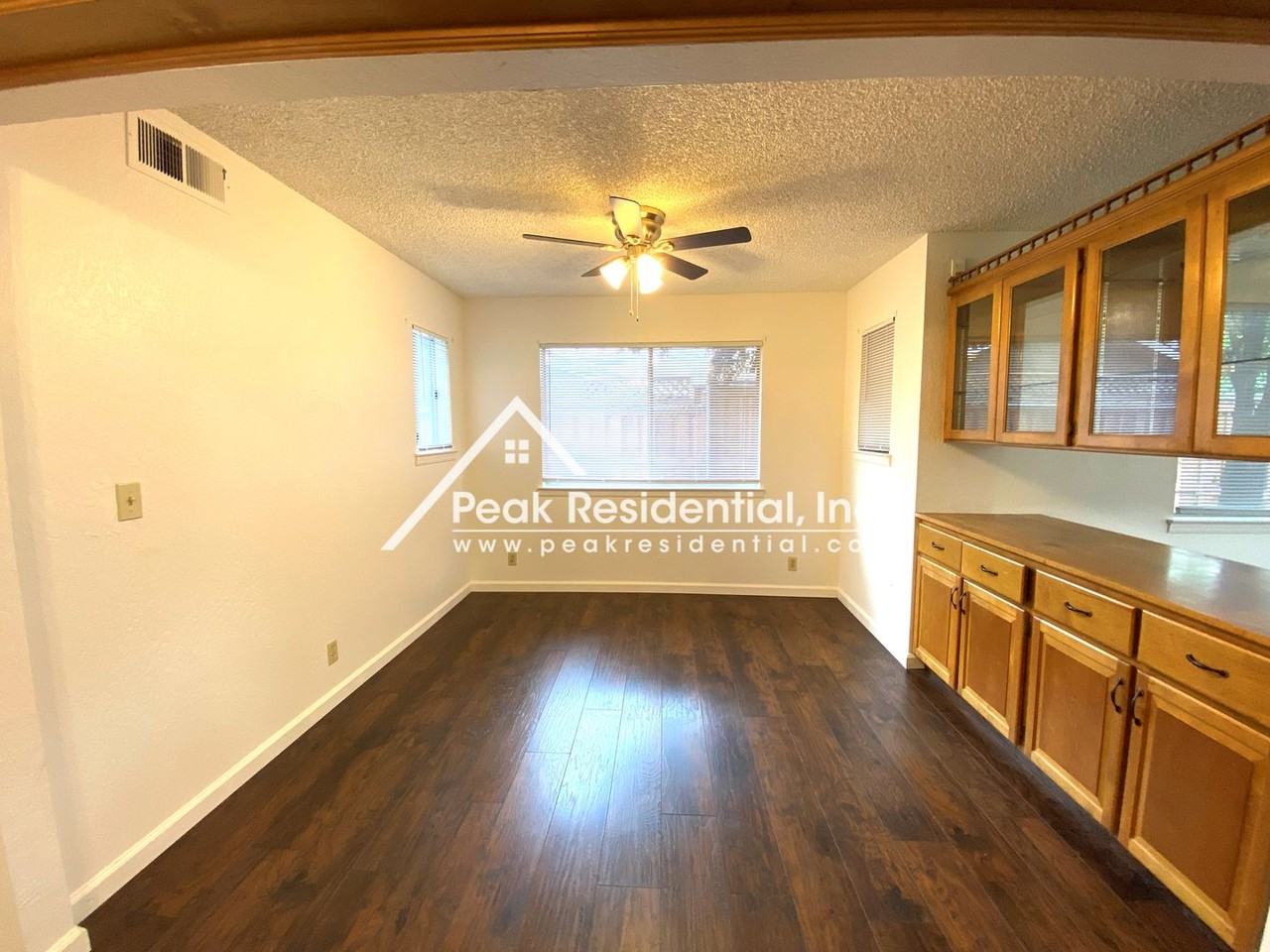 5560 Eastridge Dr - Photo 6 of 21