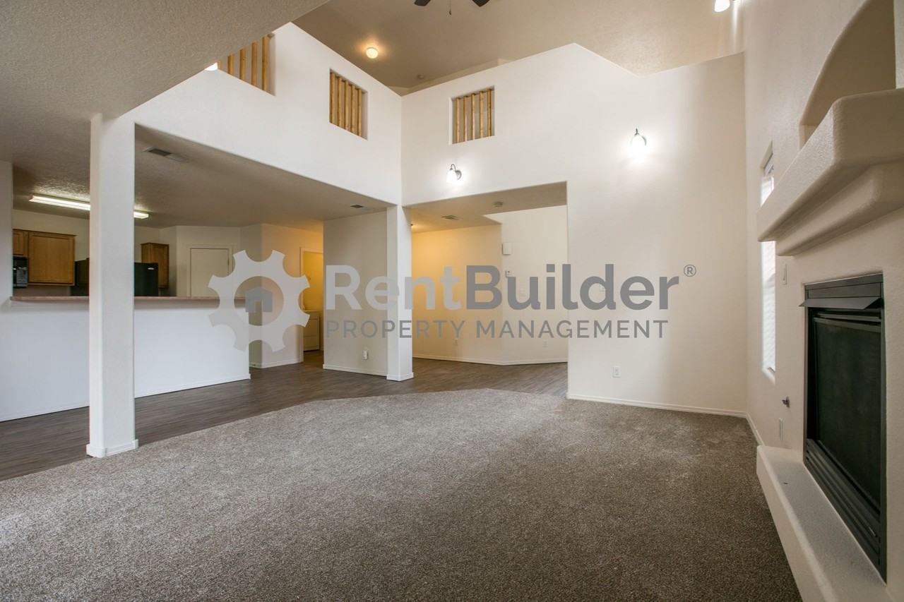 1526 Sierra Norte Loop Ne - Photo 2 of 26