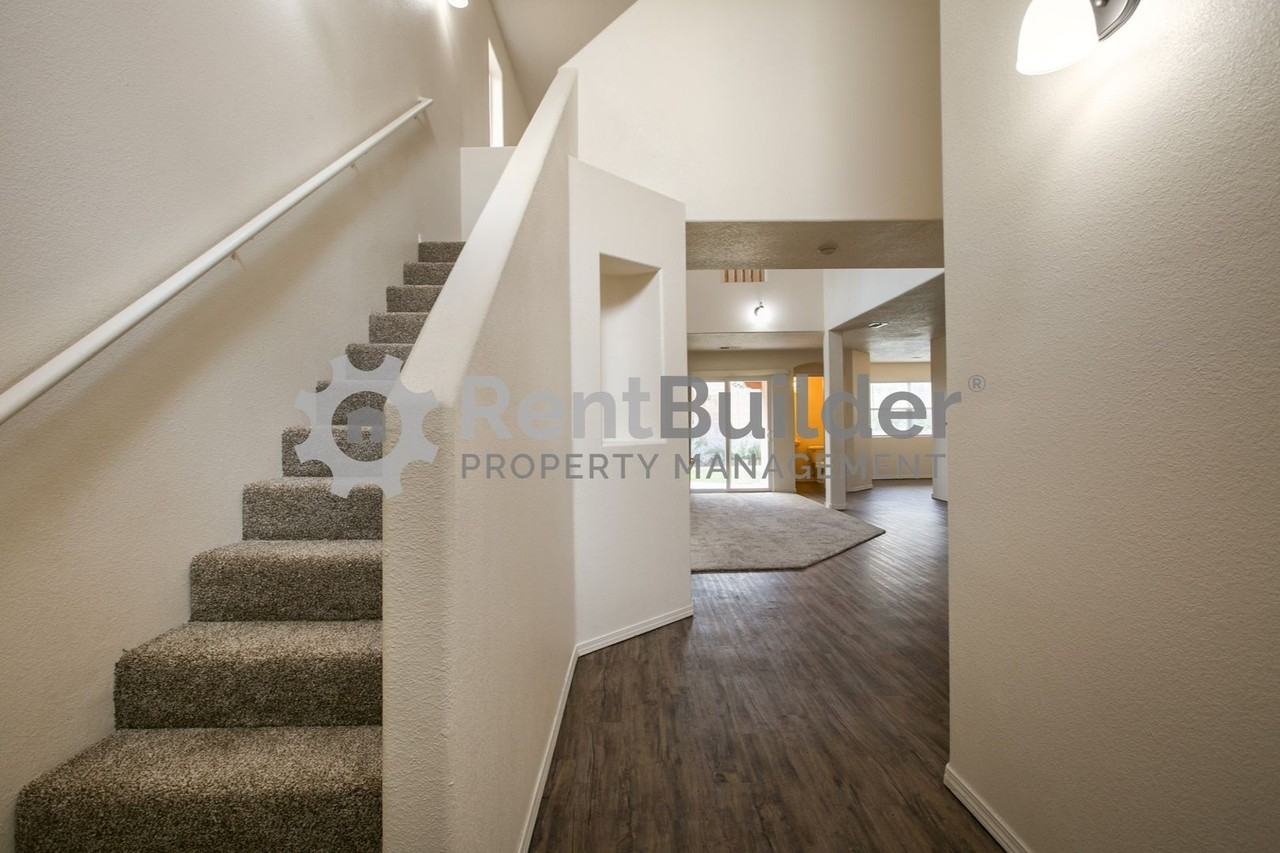 1526 Sierra Norte Loop Ne - Photo 3 of 26