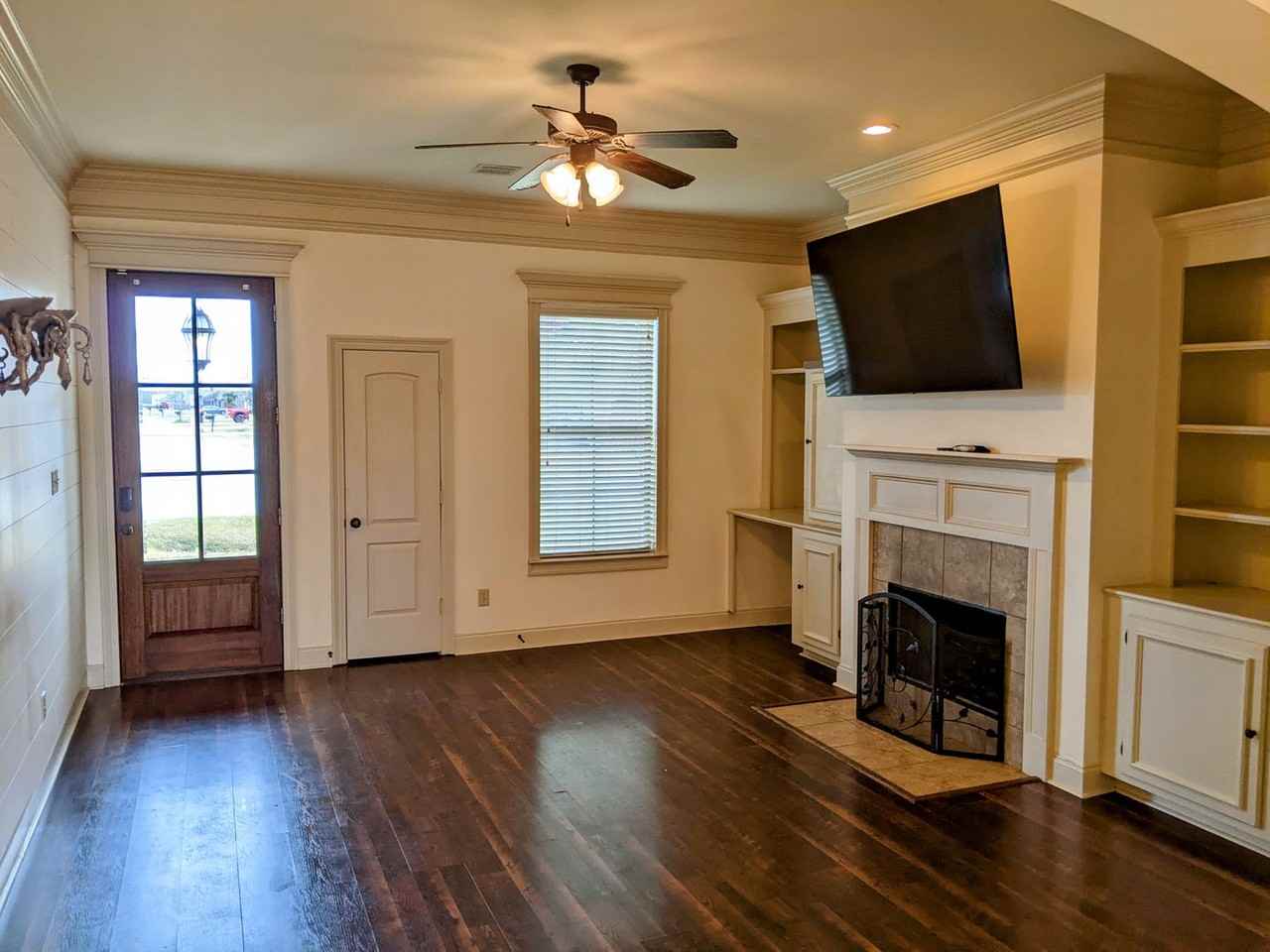 300 King Arthurs Way - Photo 2 of 23