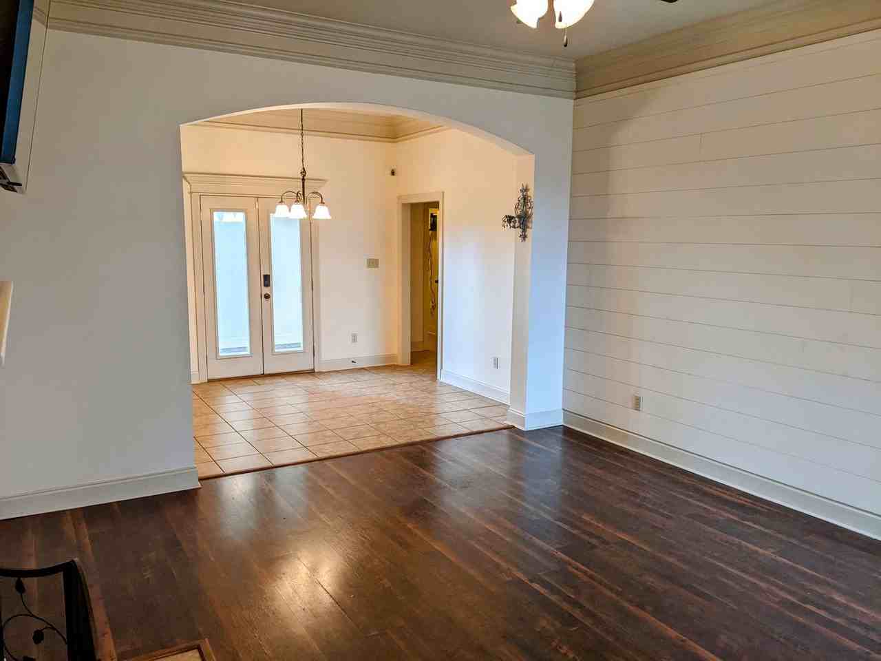 300 King Arthurs Way - Photo 4 of 23