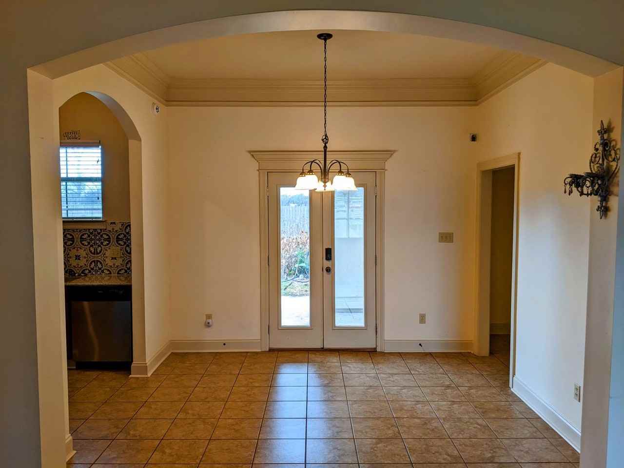 300 King Arthurs Way - Photo 5 of 23