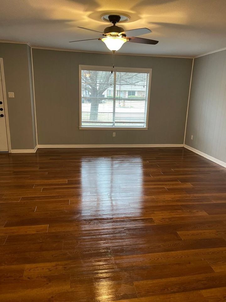 332 Oakridge Ln - Photo 3 of 9