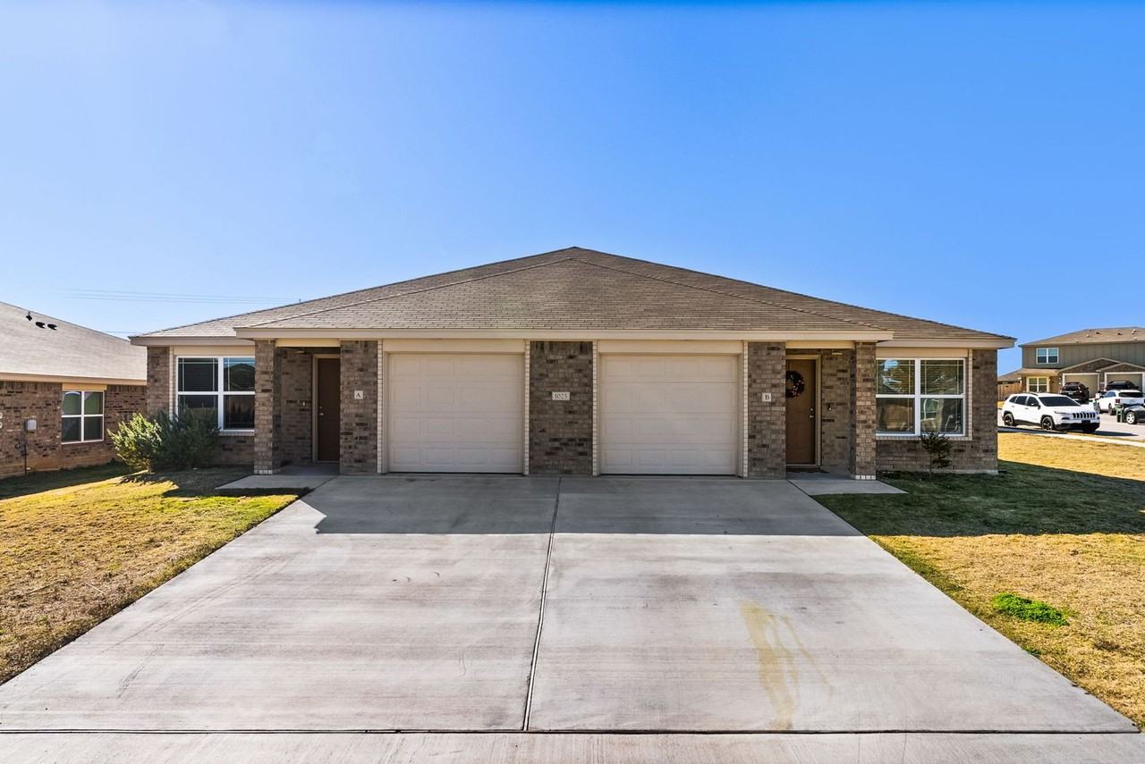 1025 Cline Dr - Photo 2 of 16