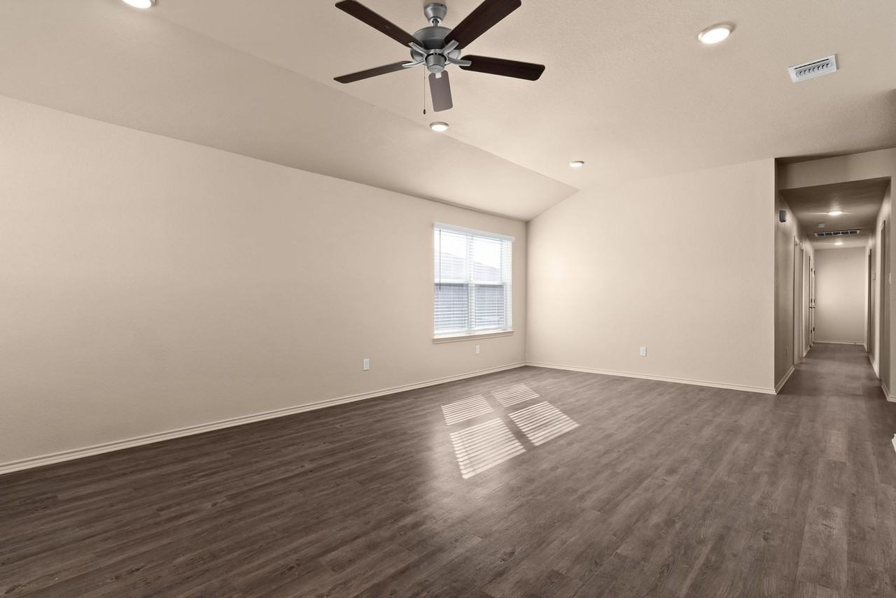 1025 Cline Dr - Photo 3 of 16