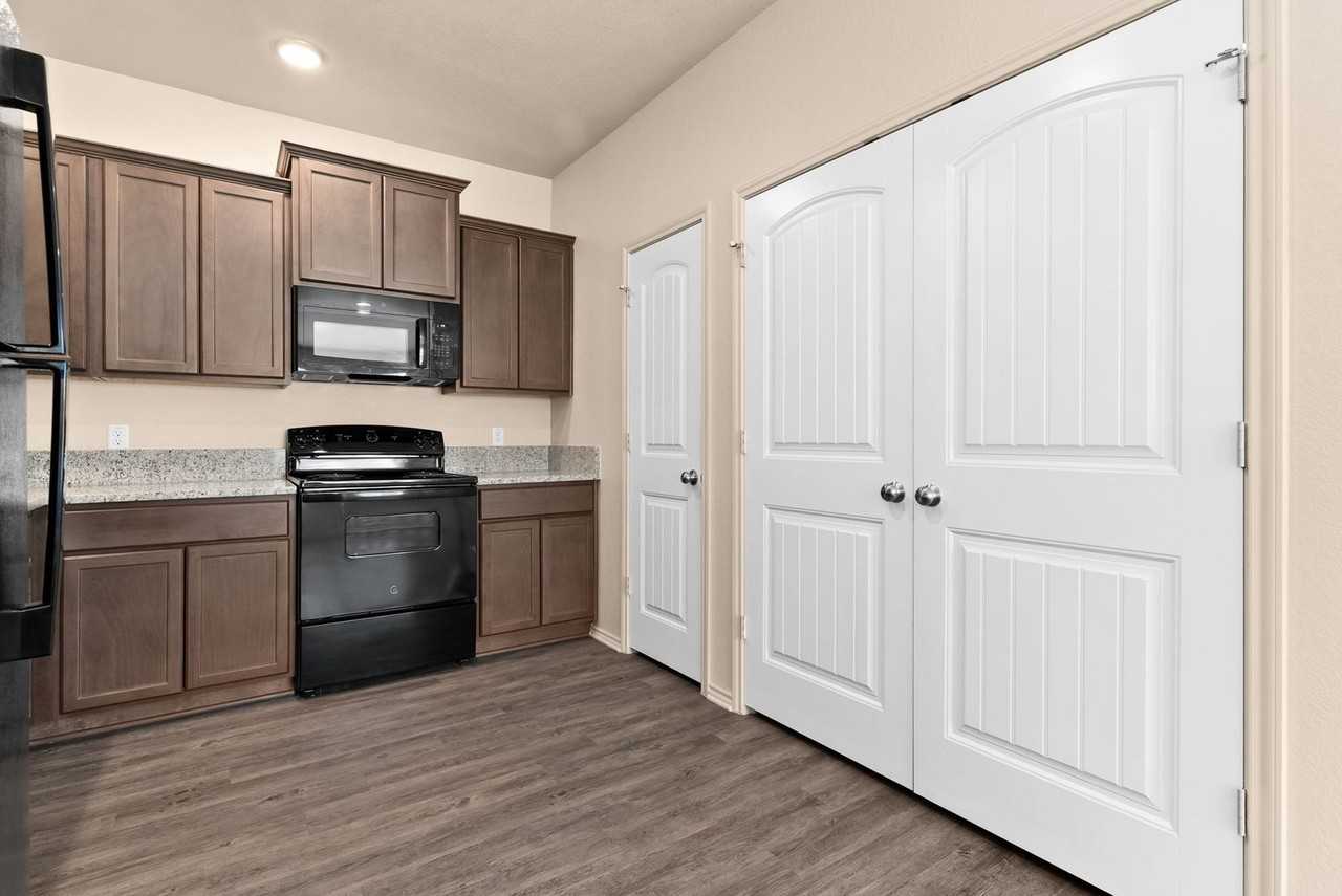 1025 Cline Dr - Photo 6 of 16