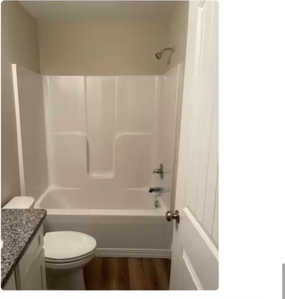 1307 Filbert St - Photo 4 of 8