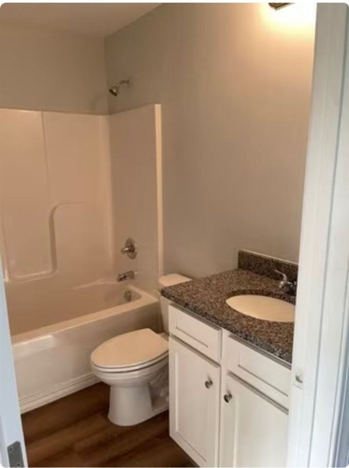 1307 Filbert St - Photo 5 of 8