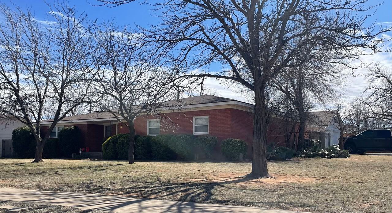 4831 9th St - Photo 4 of 4