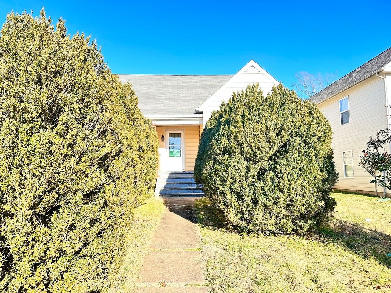 122 Summit St - Photo 2 of 19