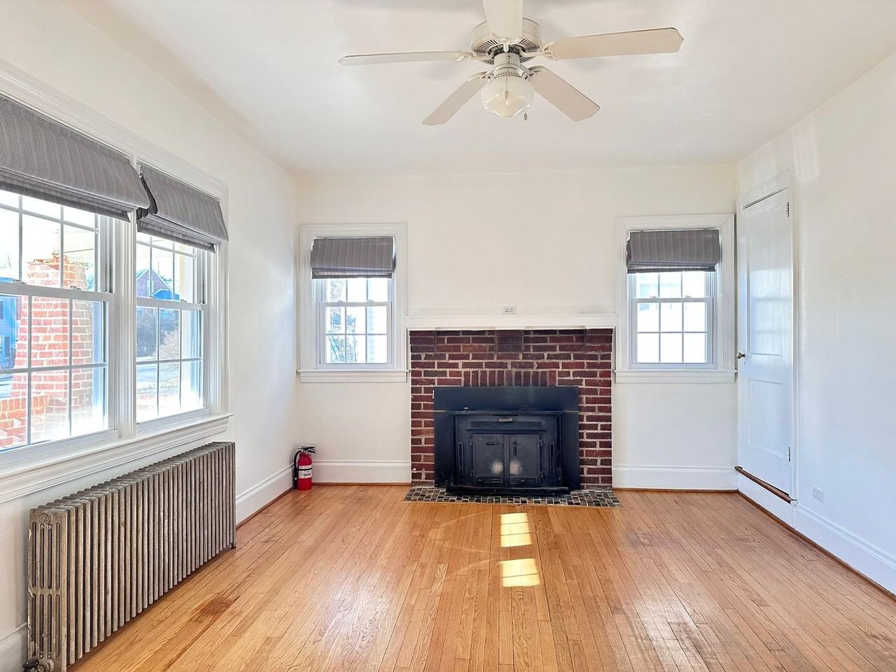 122 Summit St - Photo 3 of 19