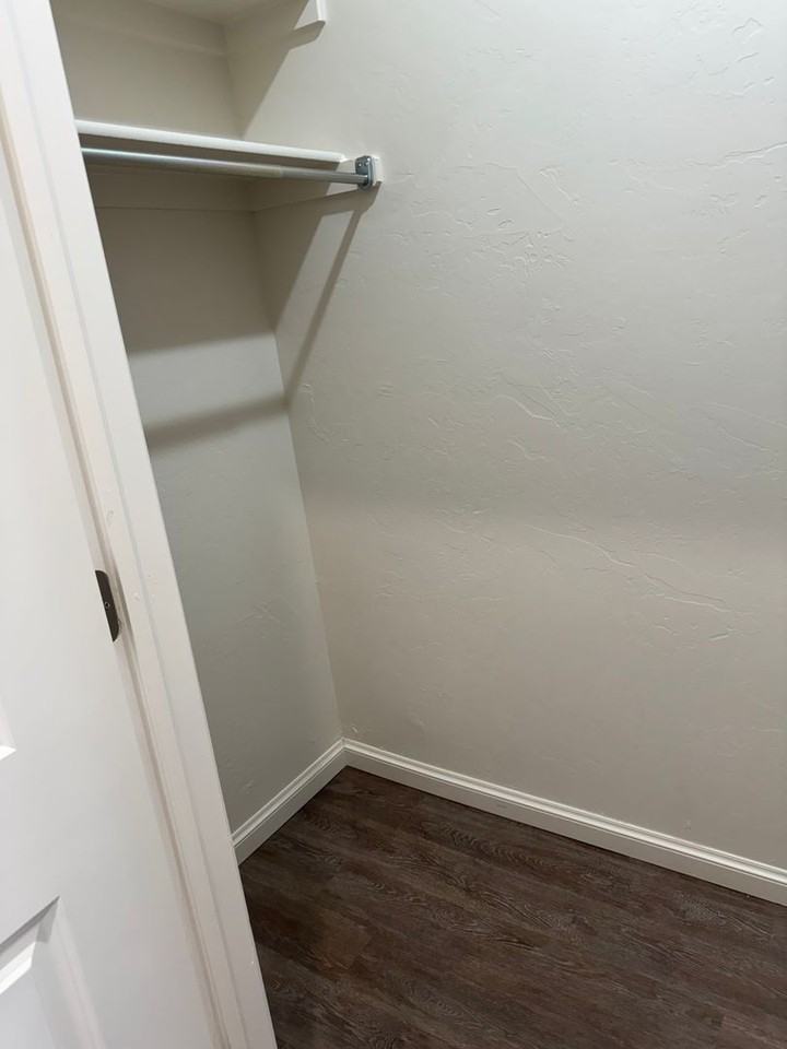 1332 Brooks Dr - Photo 5 of 39