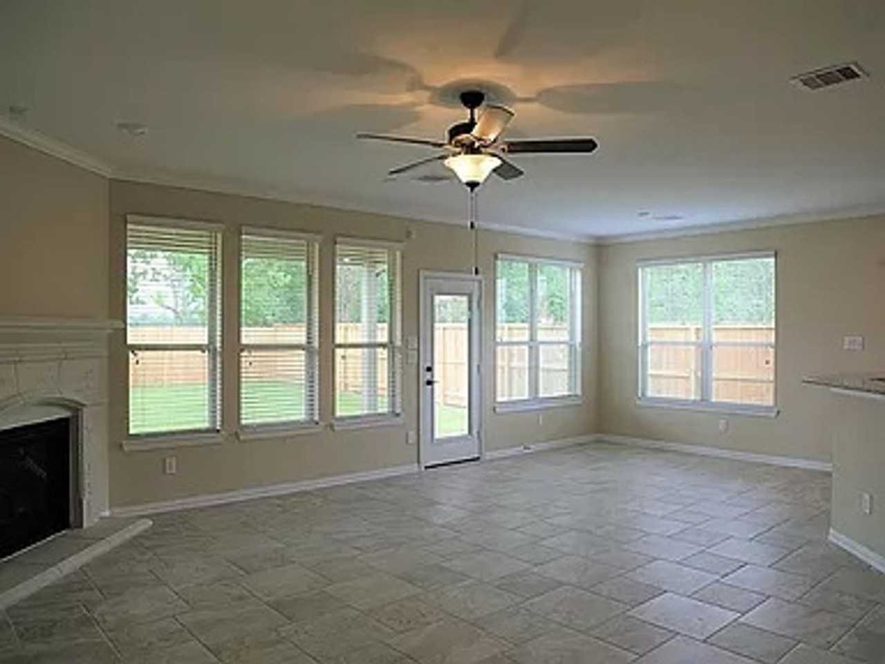 18435 Weeping Spring Dr - Photo 4 of 15