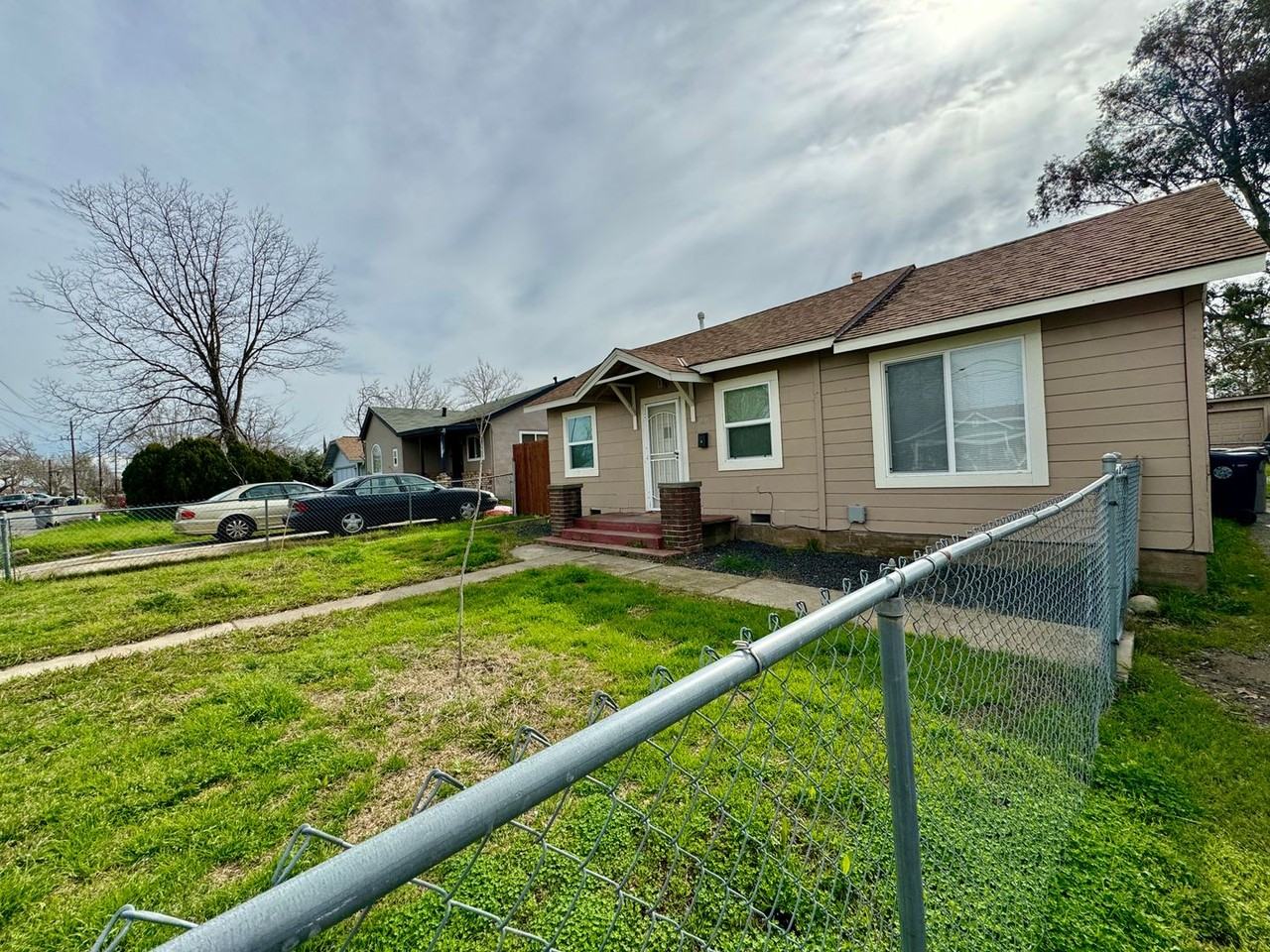 1010 Frienza Ave - Photo 2 of 14