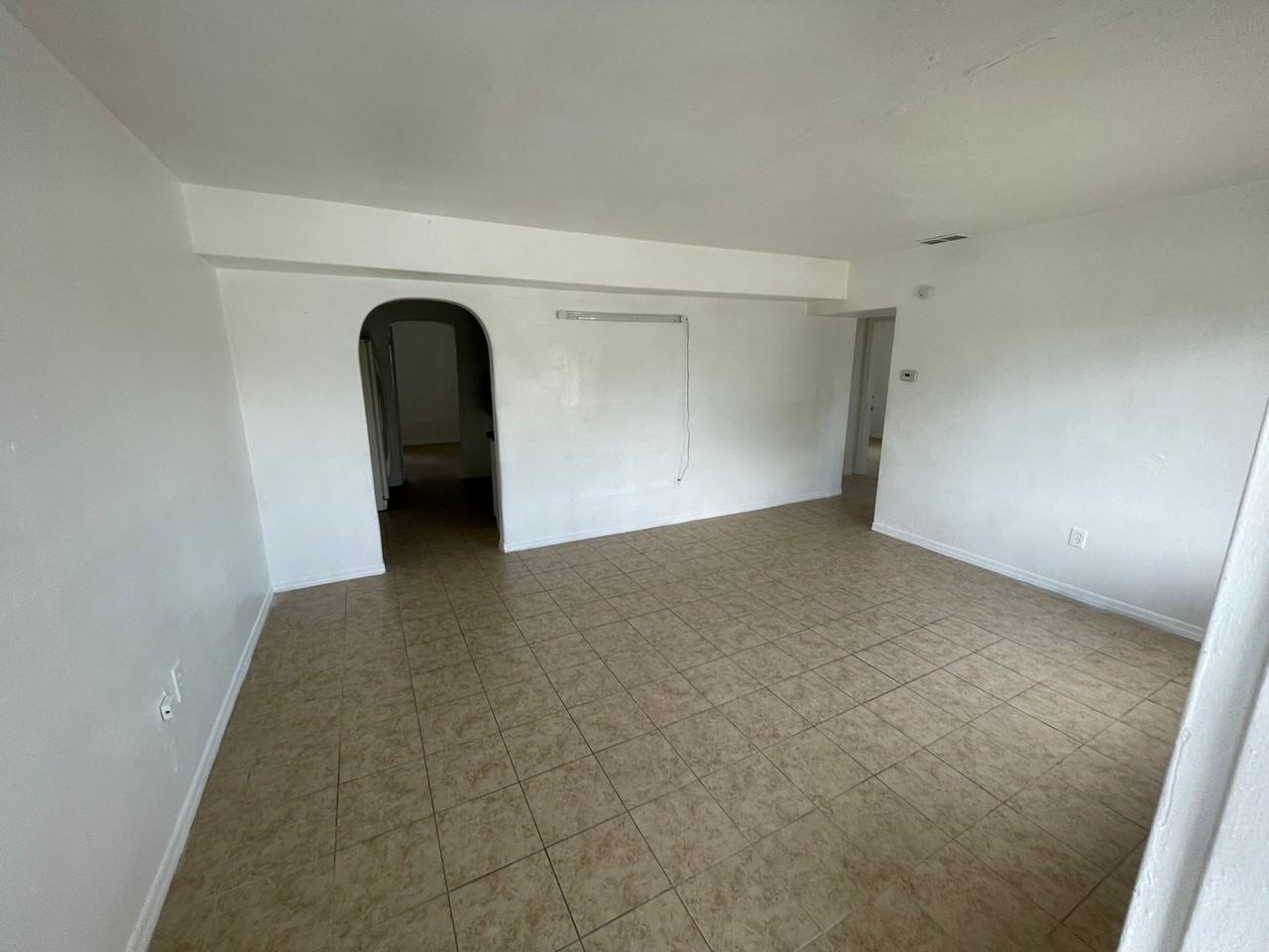 5250 Hemlock Dr - Photo 3 of 23