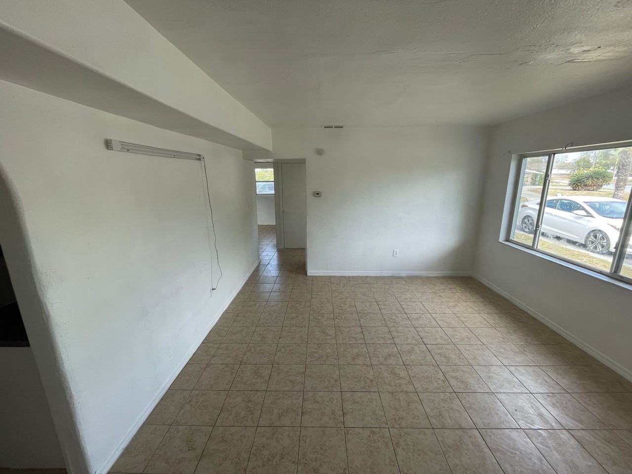 5250 Hemlock Dr - Photo 4 of 23